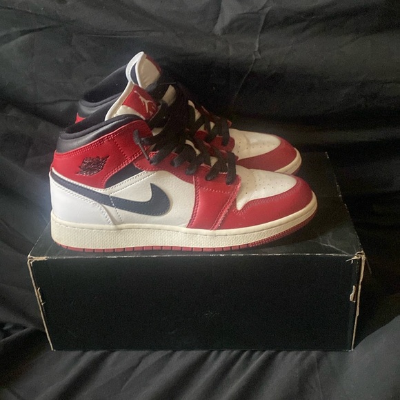 Air Jordan mid (GS) 1/2